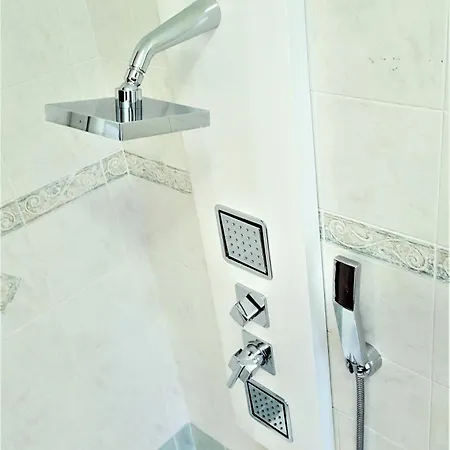 Giuly's Vicino Inalpi Arena, Universita E Stadio * Turin