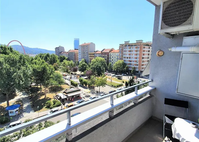 Giuly's Vicino Inalpi Arena, Universita E Stadio